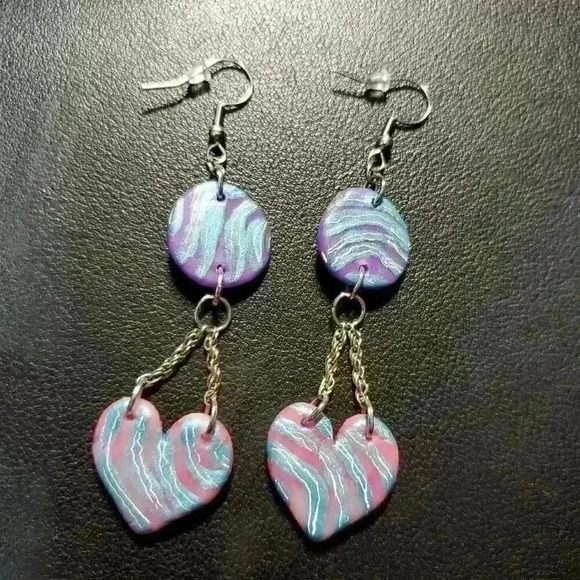 Y2K Bratz style purple, pink, & metallic  blue marble heart and chain earrings - Picture 8 of 11